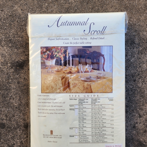 Autumnal Scroll dark green tablecloth 60 x 84 OVAL NWT - Picture 3 of 7